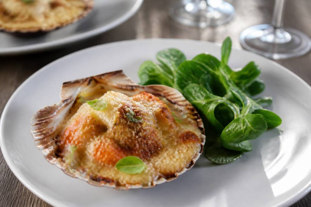 Quel accompagnement pour des coquilles st jacques gratinées ?