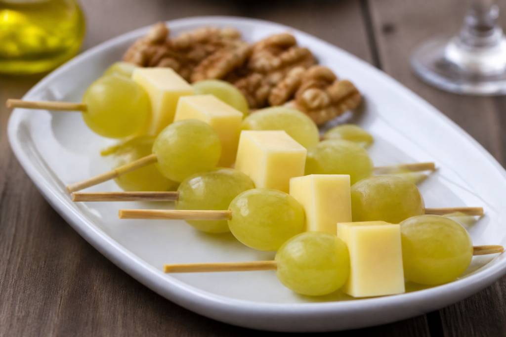 Brochette fromage raisin : une idée gourmande pour l’apéritif